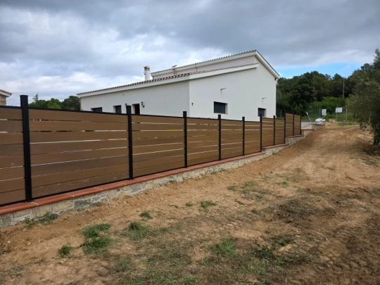 Construction of a house with swimming pool in Camallera